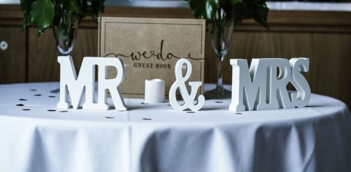 画像：MR&MRSのイニシャルオブジェクトが置かれたウェルカムスペース