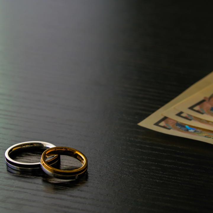 結婚式の費用は誰が出す？ 支払いに困らない方法