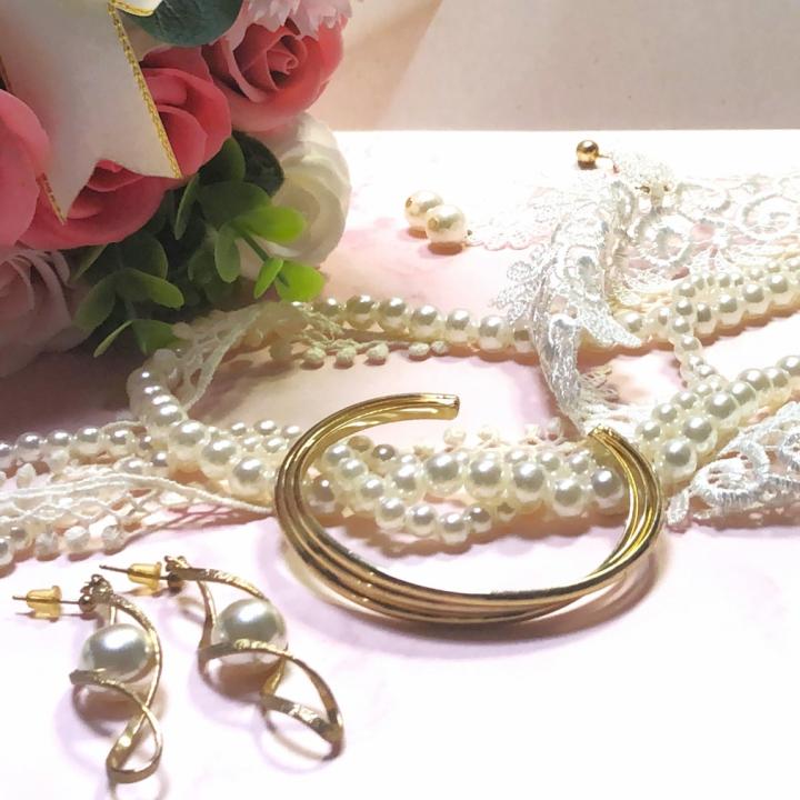 結婚式お呼ばれにNGなピアス・イヤリングは？ アクセサリーのマナー