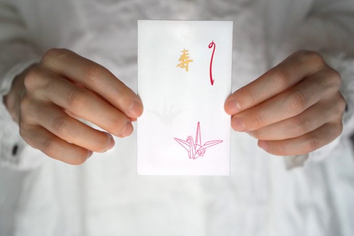 のしと寿と折り鶴が描かれたポチ袋の写真