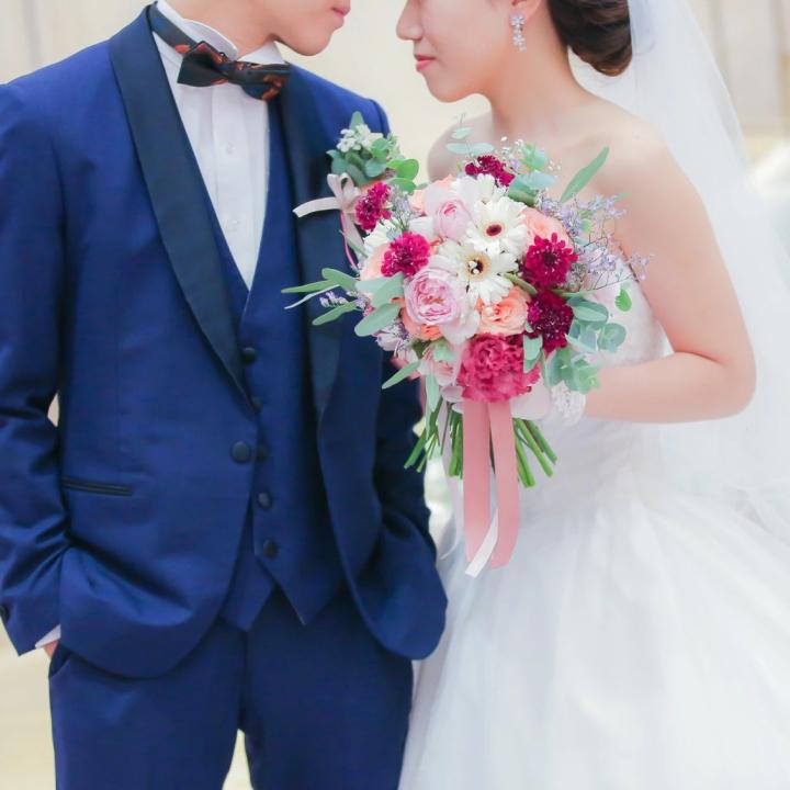 二次会で新郎は何を着る？ 結婚式を締めくくる服装とは