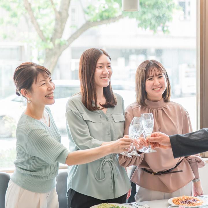 結婚式二次会の服装マナー｜男女別のコーディネート