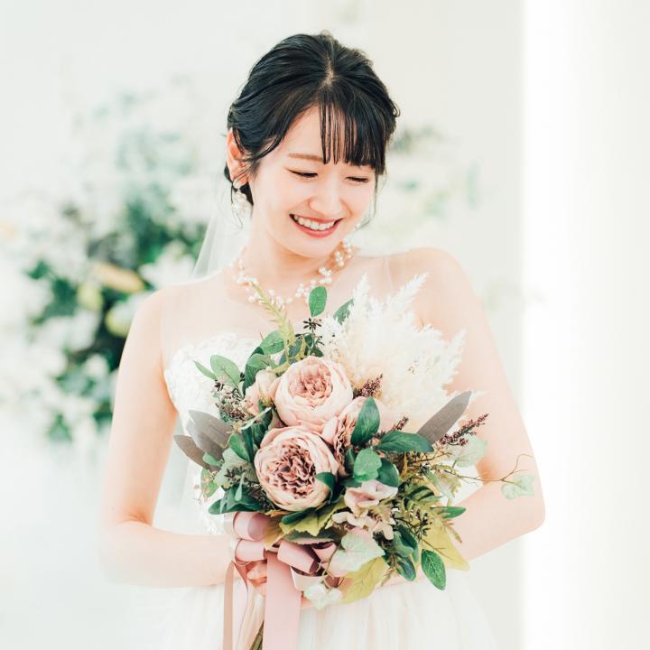 結婚式で花嫁がネックレスなしはあり？ アクセサリーの選び方