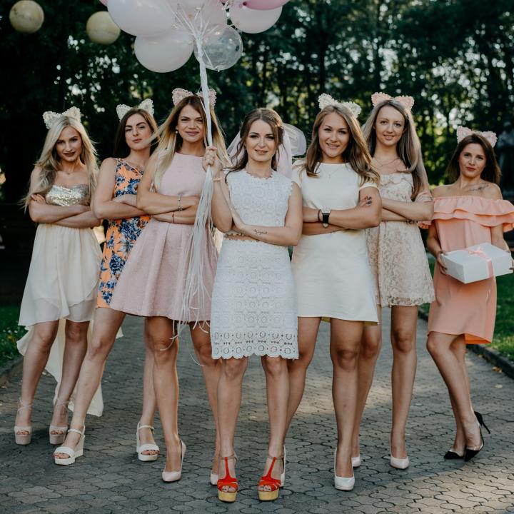 結婚式の二次会にご祝儀は必要？ 服装や会費のマナー