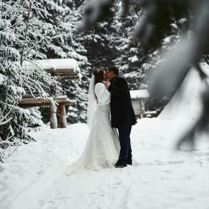 冬の結婚式のお呼ばれドレス｜寒さ対策はどうすればいい？