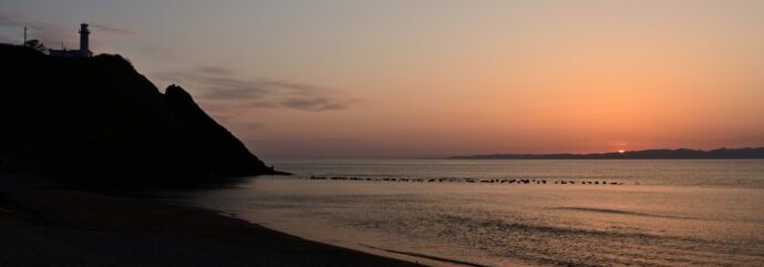画像：佐渡島の海に沈む夕日