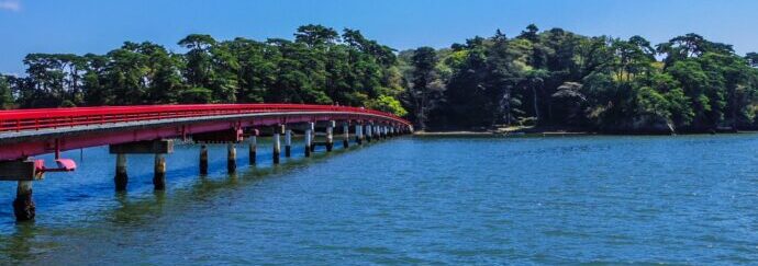 画像：松島の赤い橋と島