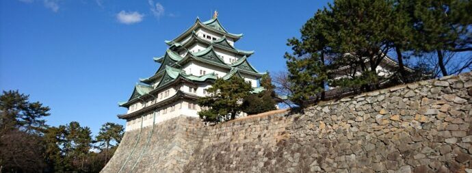 画像：石垣の上に建つ名古屋城