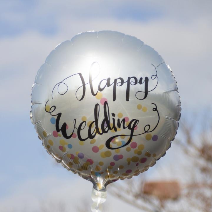 結婚式の祝電にバルーン電報・ぬいぐるみ電報は迷惑？ 喜ばれる選び方
