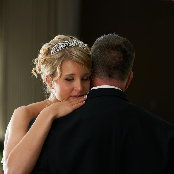 【結婚式】父親の服装は何を着る？モーニングの着こなし方やマナーを徹底解説