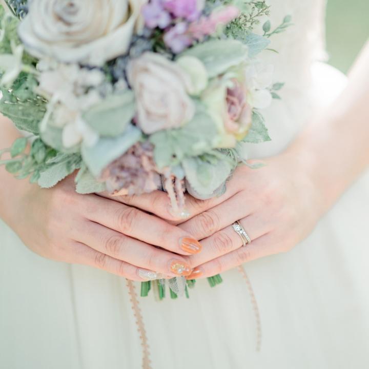 結婚式のブーケは造花でもいい？ 生花との比較