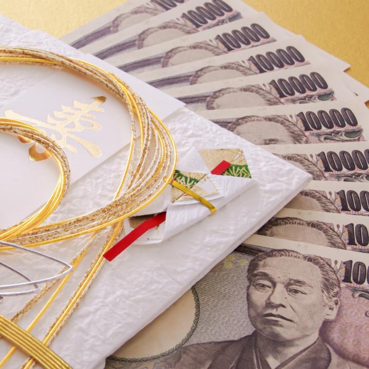 親から渡す結婚式のご祝儀やお祝いの相場はいくら？