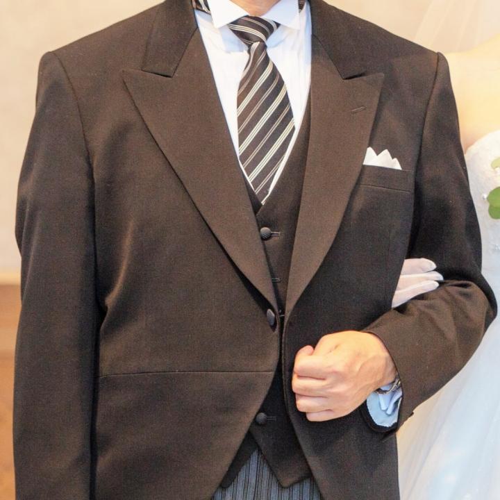 モーニングコートとは？ 結婚式における服装マナーについて