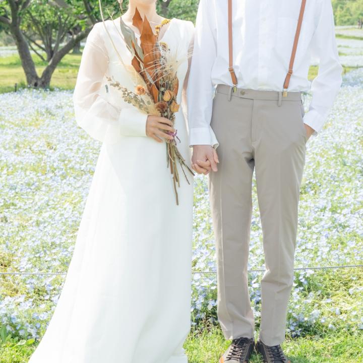 結婚式の招待状は郵便局持ち込み？ ポスト？ 送り方のマナーとスケジュール