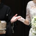結婚式の母親の服装って? 黒留袖とドレスのマナー