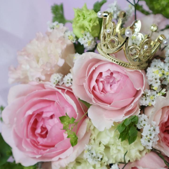 結婚式におすすめの花20種類｜花言葉や季節に合わせたコーディネート