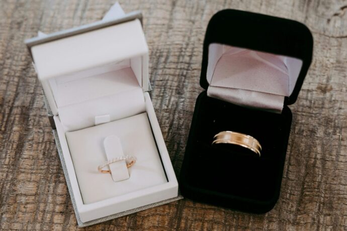 画像：リングケースに入った結婚指輪