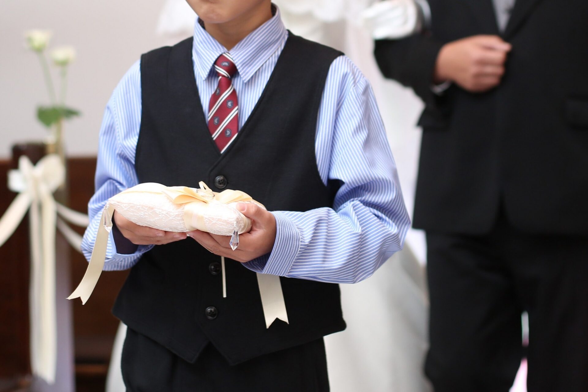 画像：リングボーイを務める男の子