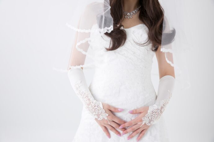 画像：お腹が膨らんだ花嫁
