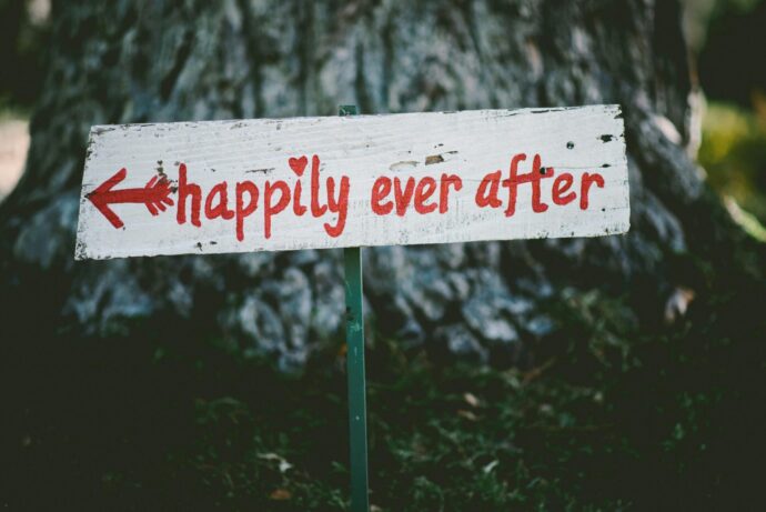 画像：Happily ever after と書かれた看板