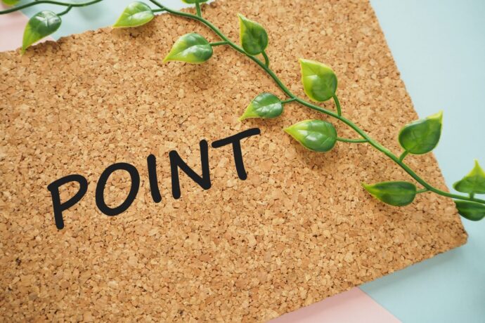 画像：コルクボードにPOINTと書かれている