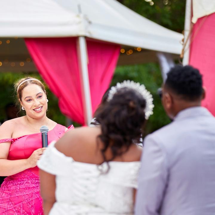 【司会台本】結婚式の披露宴を盛り上げながら進行するコツ