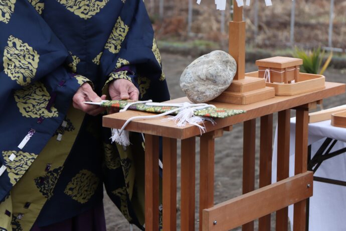 画像：誓詞を奉納する神主
