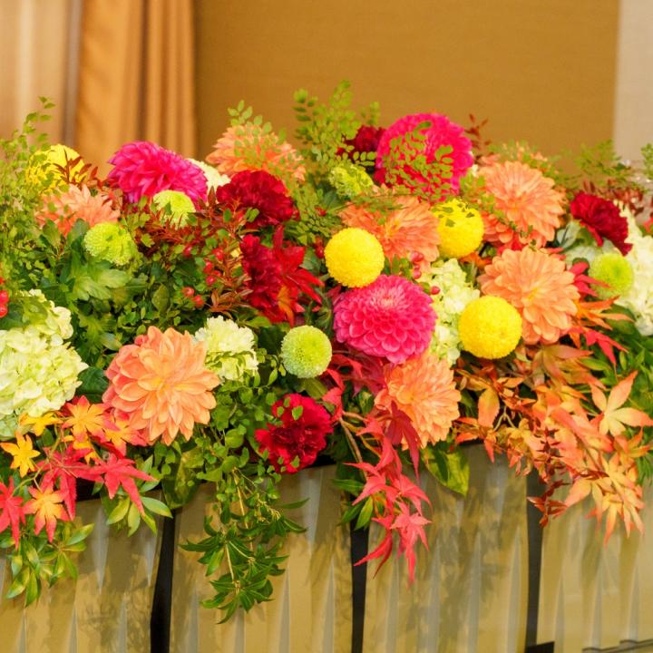 【秋の結婚式】おすすめの演出やテーマ、装花について