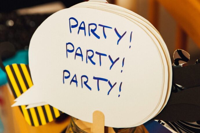 画像：PARTY!と3回書かれた付箋