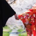 両家の顔合わせはいつする？ 日程の決め方や結婚式に合わせたタイミング