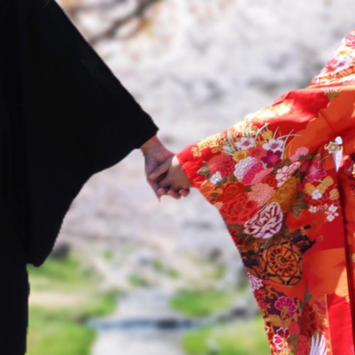 両家の顔合わせはいつする？ 日程の決め方や結婚式に合わせたタイミング