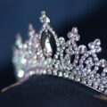 結婚式でティアラを付けたいときの選び方｜髪型や年齢について