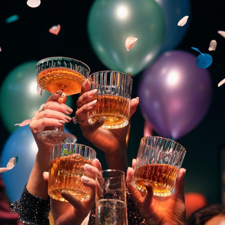 結婚式の三次会は何するの？ 準備方法や二次会からの流れについて