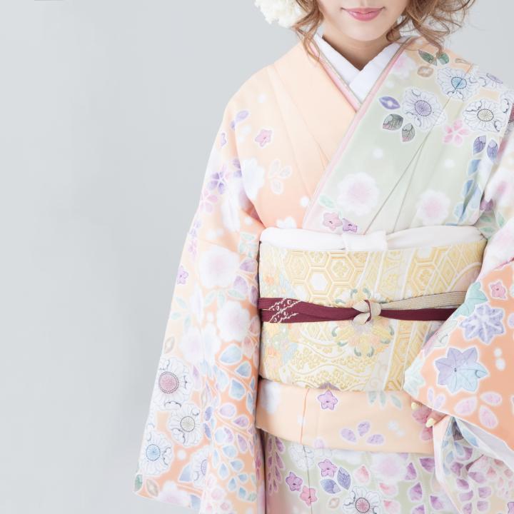 【結婚式の振袖マナー】選び方や着用の注意点などを解説