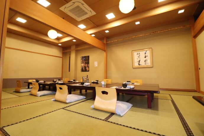 画像：宴会の準備がされた和室