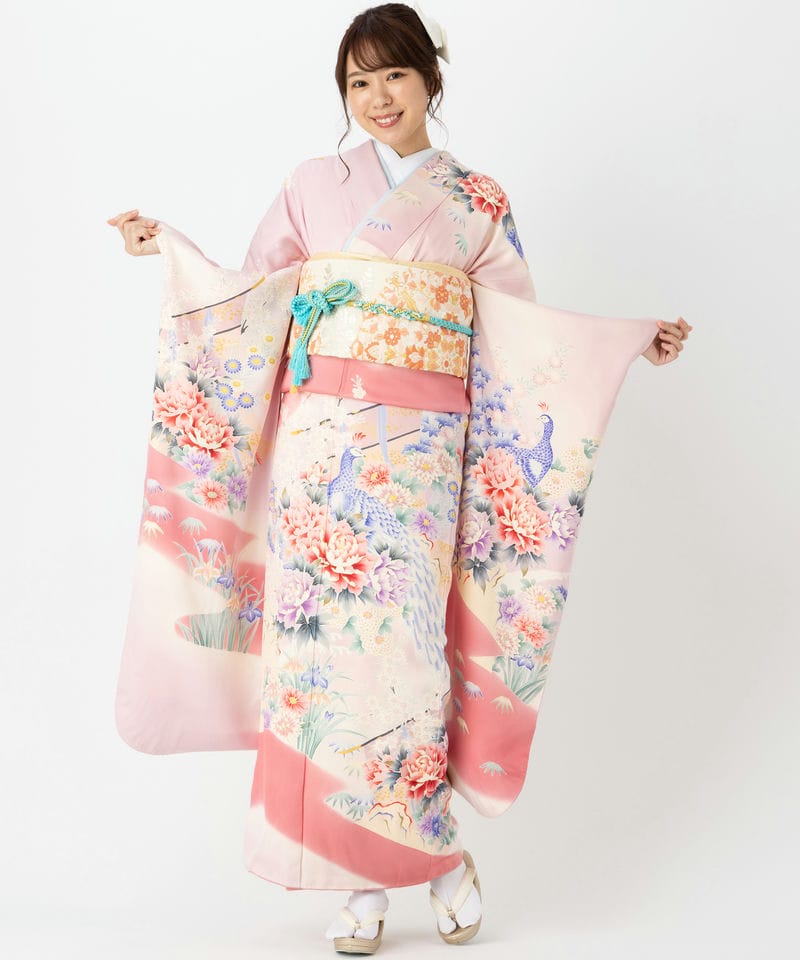 画像：パステルピンクの振袖見本