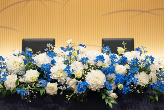 画像：隠れミッキーのいるメインテーブル装花