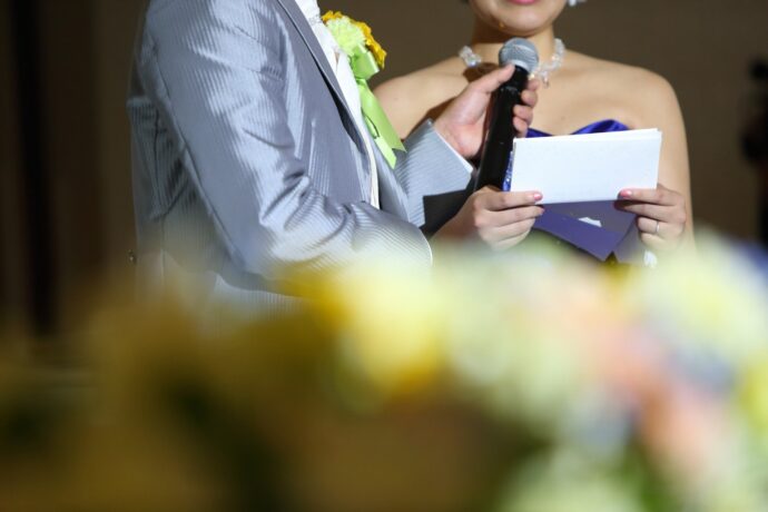 画像：手紙を読み上げる新婦