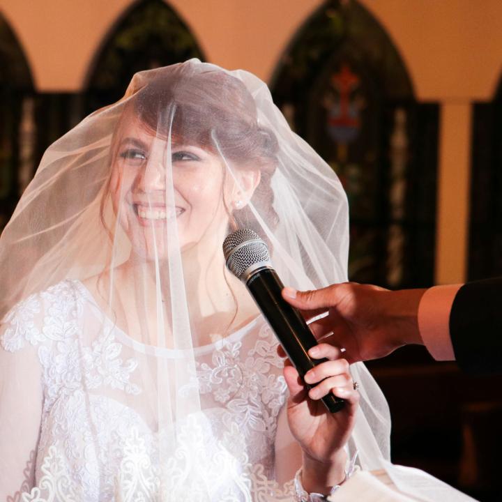 テーブルスピーチとは｜友人代表スピーチとの違いや結婚式を和ませる方法