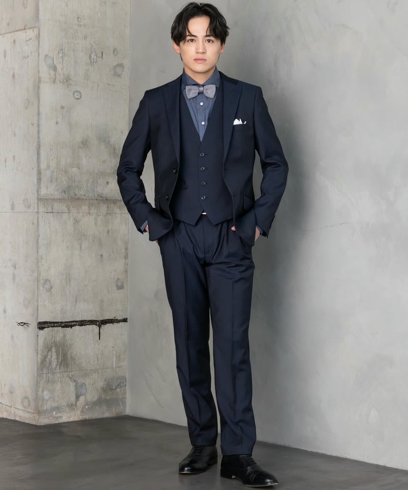 画像：秋の結婚式二次会の服装例