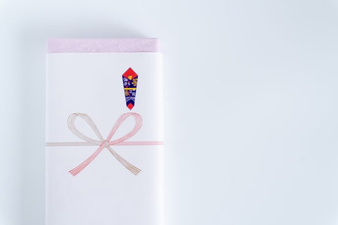 画像：のしがかけられた箱