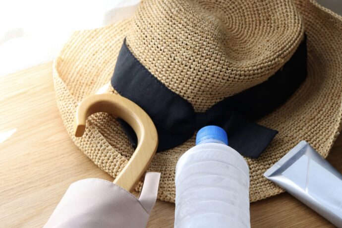 画像：麦わら帽子など夏のおでかけグッズ