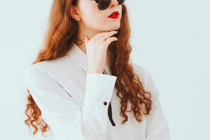 画像：おしゃれな服装の女性