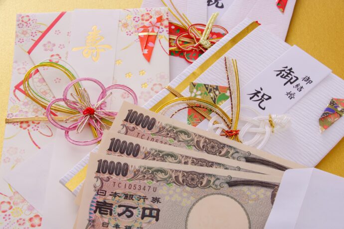 画像：様々なご祝儀袋と3万円