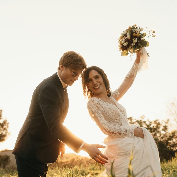 【夏の結婚式】スーツでできる暑さ対策は？ 男性の服装マナー