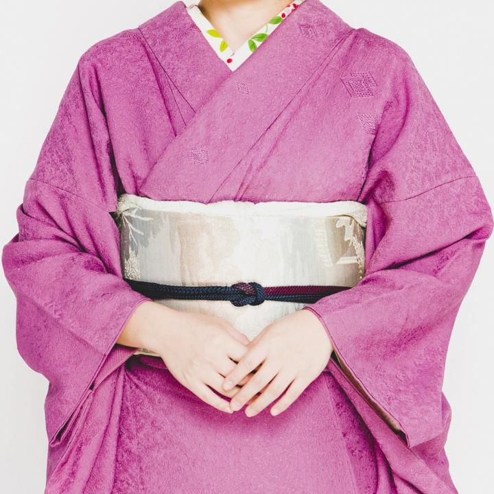 色無地を結婚式に着てもいい？ 友人の着物マナー