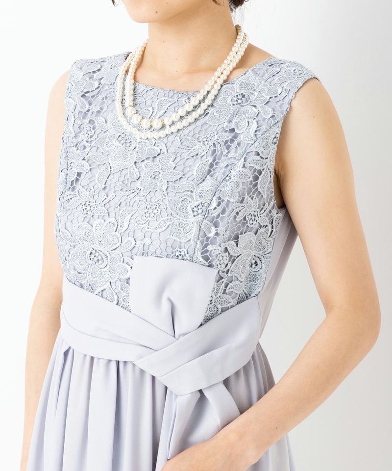 画像:女性の服装例