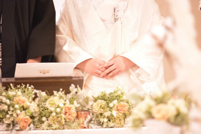 画像：和装の新郎新婦