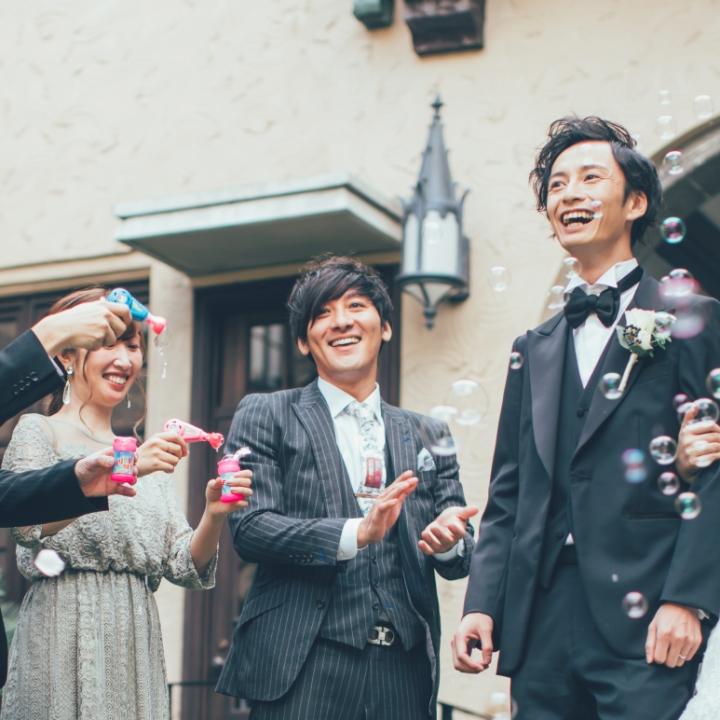 結婚式お呼ばれのカジュアルな服装って？ 男性のコーディネート