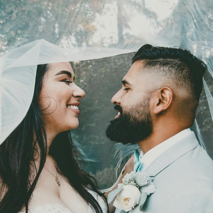 【厳選】結婚式のサプライズアイデア15選｜新郎に気持ち伝わる演出まとめ